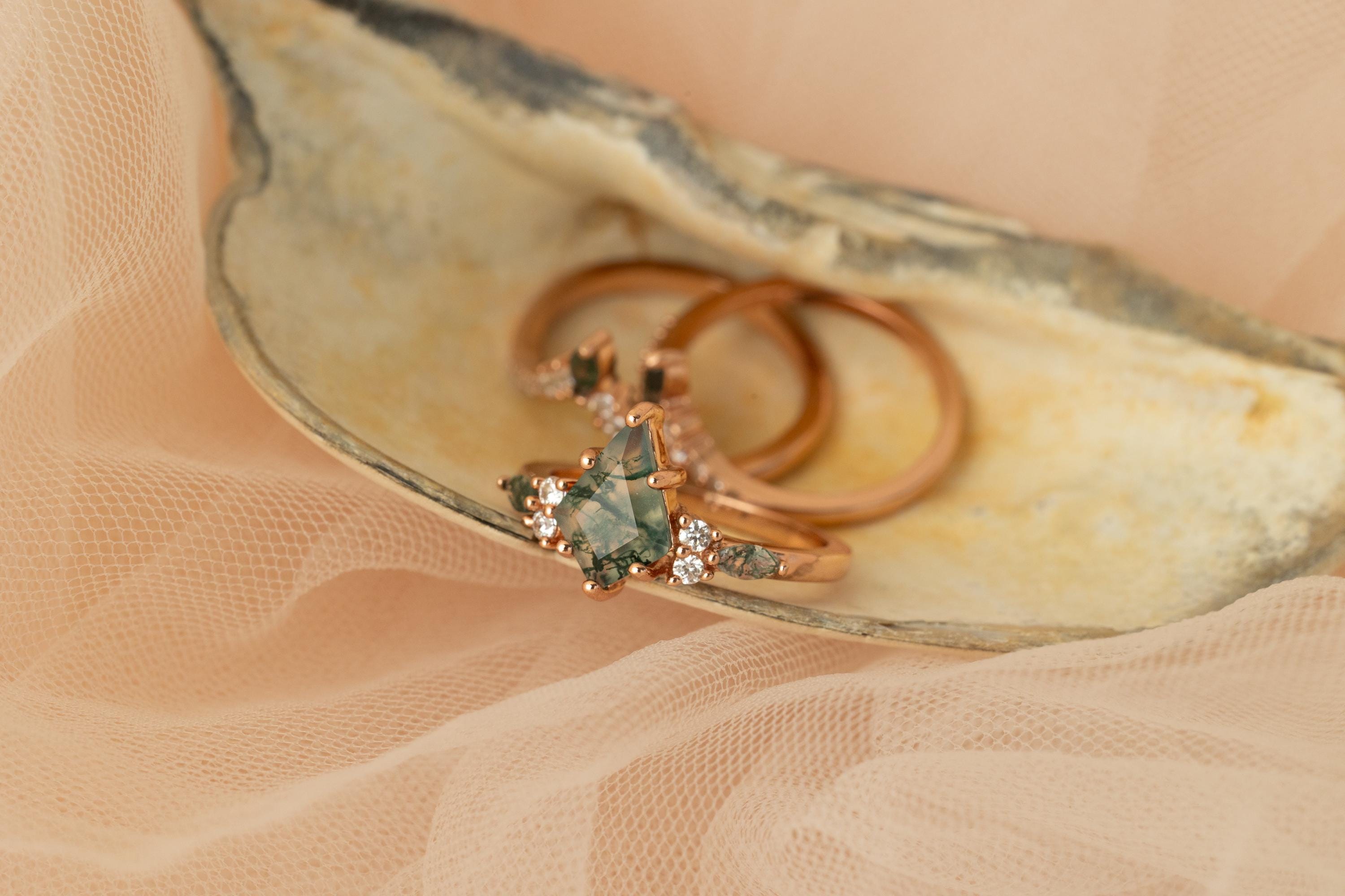 Moss Agate Ring, Rose Gold Natural Agate Engagement Ring, 14K Rose Gold Kite-Cut Green Moss Agate Ring, Rose Gold Green Gemstone Ring