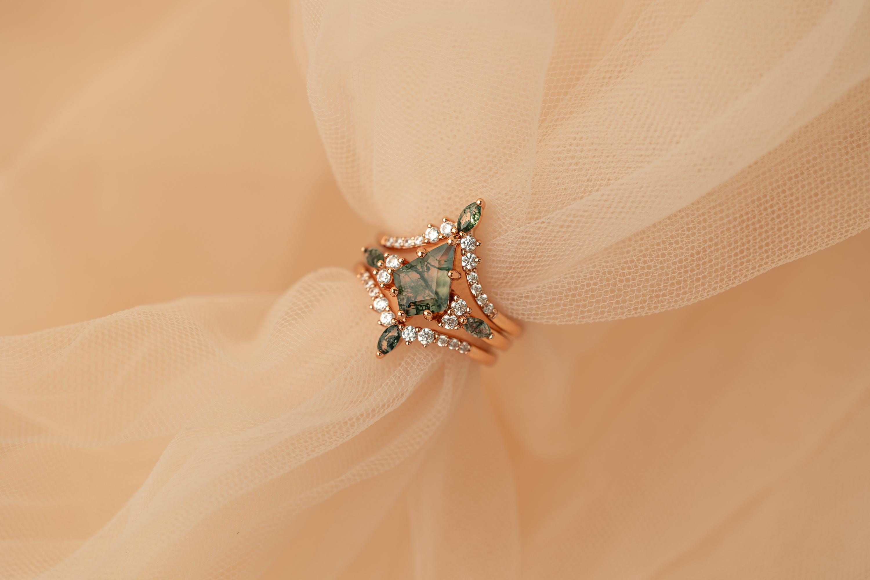 Moss Agate Ring, Rose Gold Natural Agate Engagement Ring, 14K Rose Gold Kite-Cut Green Moss Agate Ring, Rose Gold Green Gemstone Ring