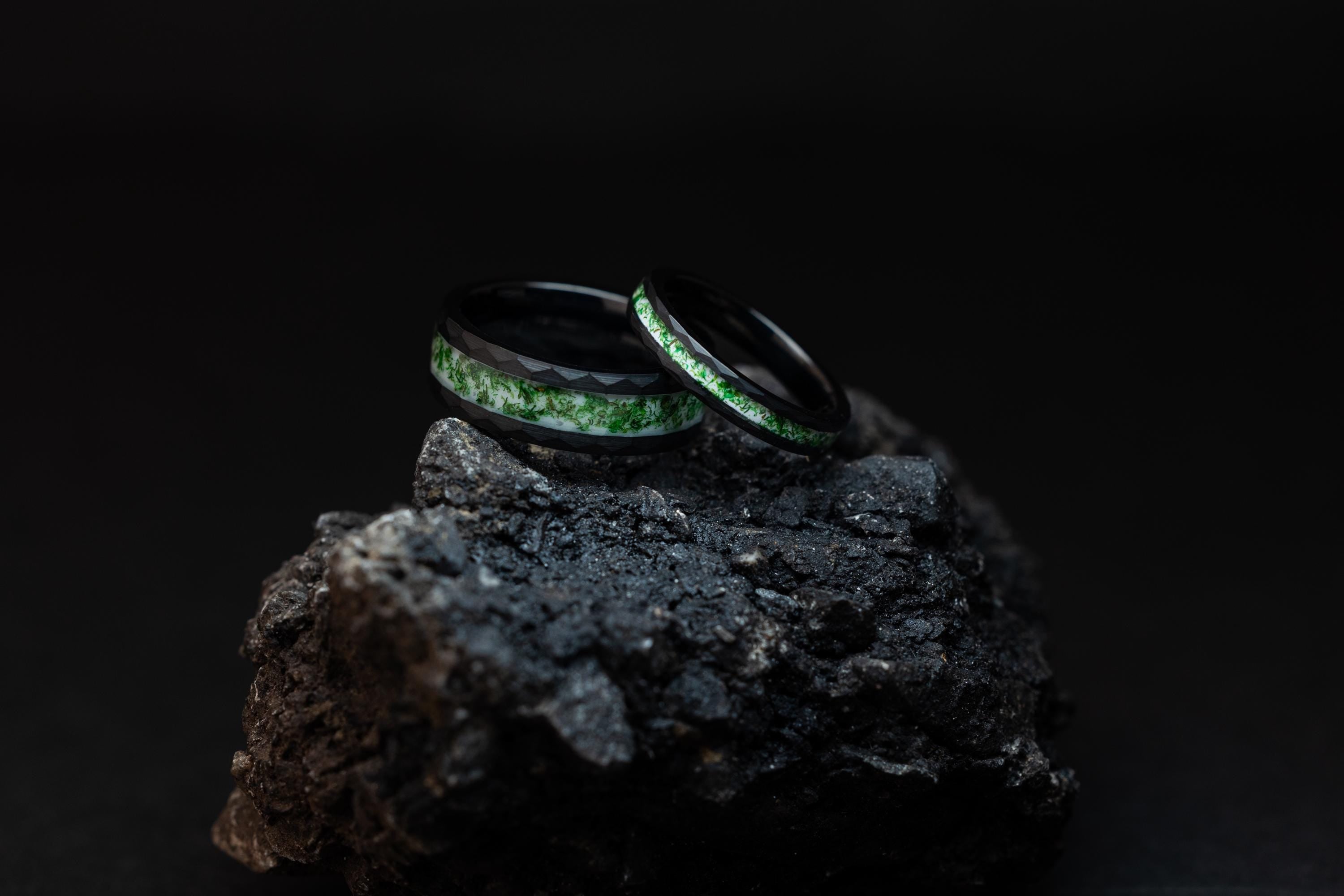 Hammered Black Tungsten Moss Agate Ring - 4mm & 8mm Wedding Band