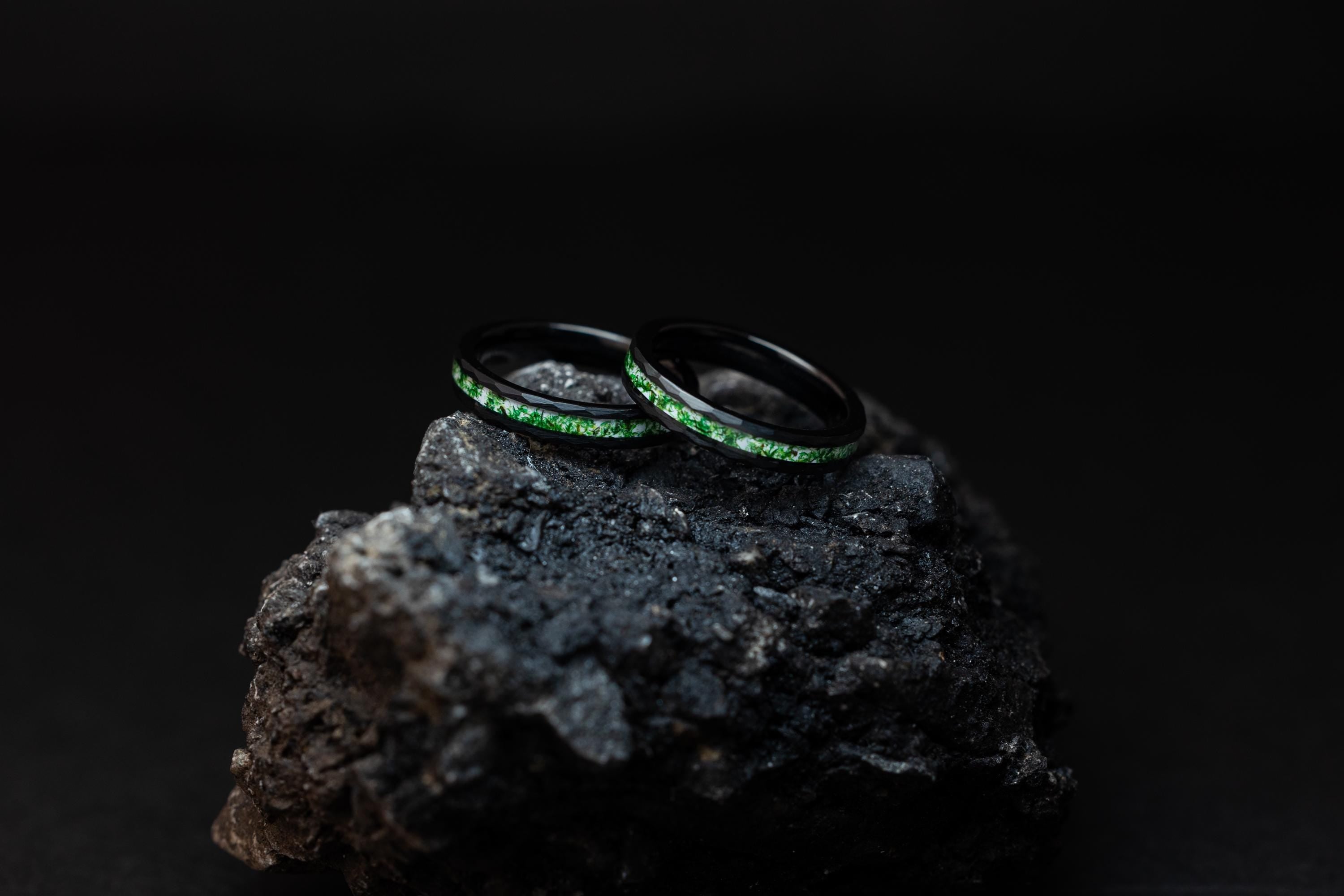 Hammered Black Tungsten Moss Agate Ring - 4mm & 8mm Wedding Band