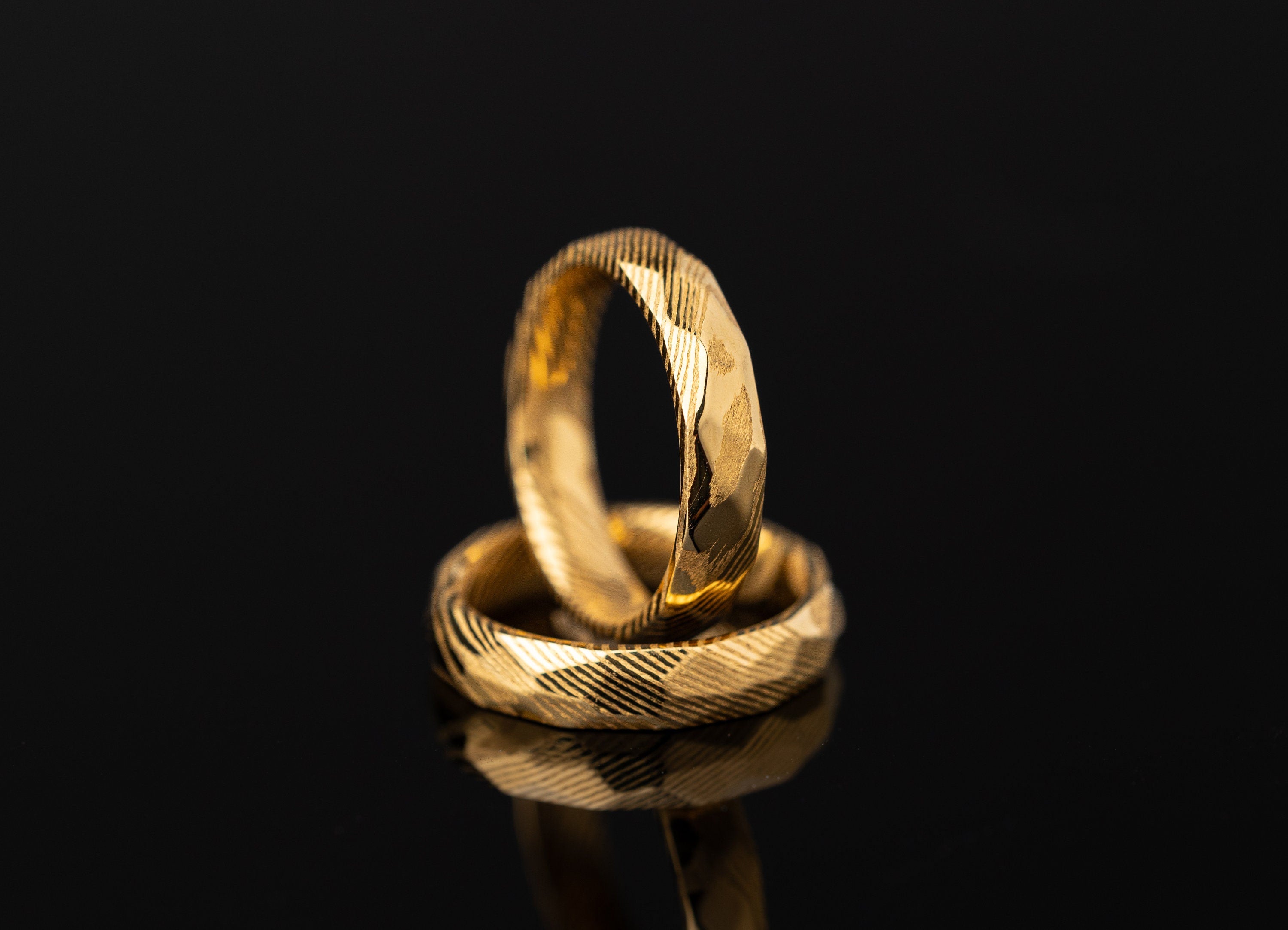 Gold Damascus Steel Ring, Hammered Damascus Band, Women Wedding Ring, Handmade Damascus Ring, Engagement Ring Women, Gold Hammered Ring, 4mm