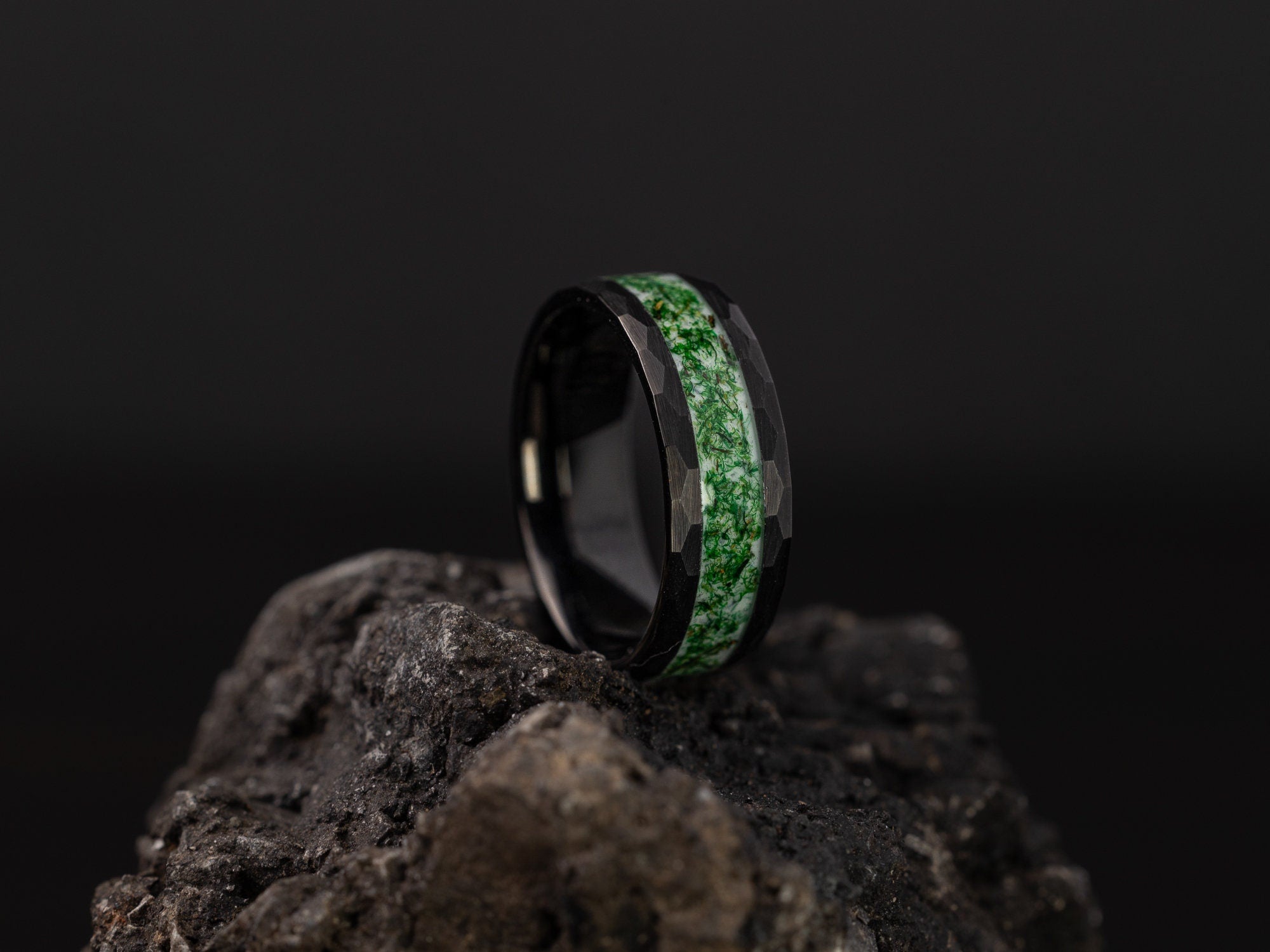 Moss Agate Hammered Ring, Moss Agate Band, Black Tungsten Wedding Ring, Wedding Band, Moss Agate Black Ring, Ring for Men, 8mm