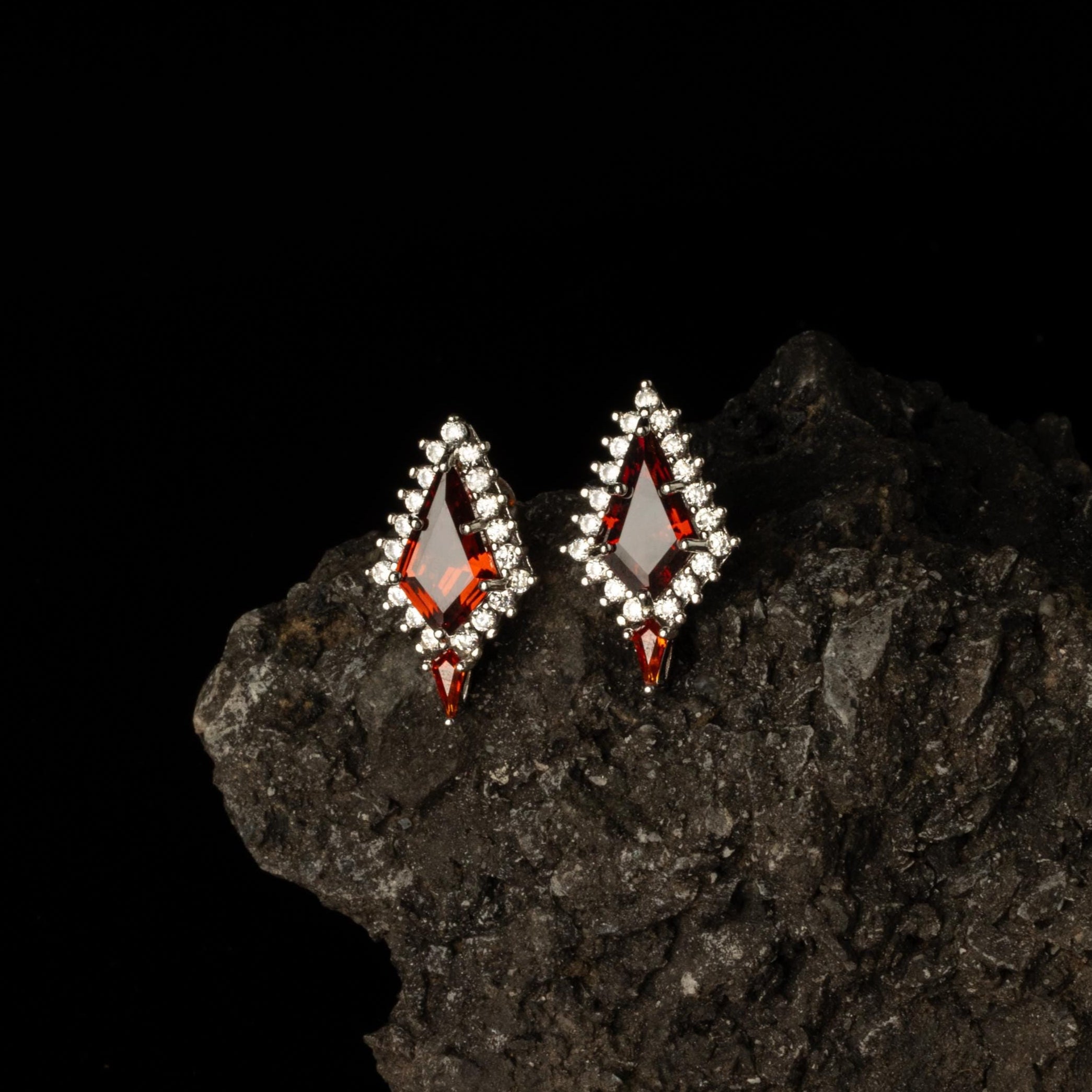 Garnet Earring, Silver Garnet Earrings, Garnet Set for Her, Sterling Silver Earring, Unique Earring, Garnet Earrings Set, Red Stone Earrings