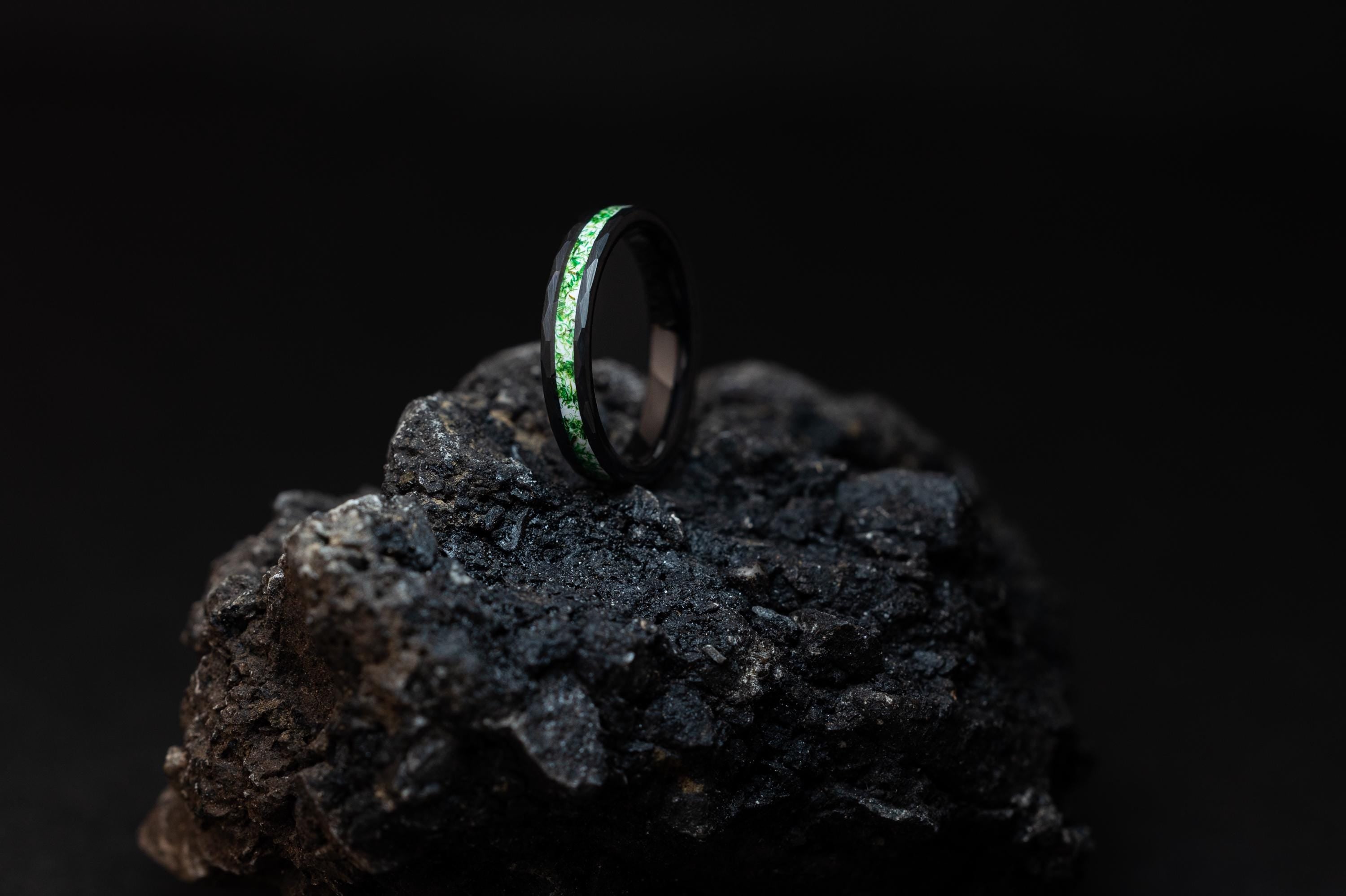 Hammered Black Tungsten Moss Agate Ring - 4mm Wedding Band