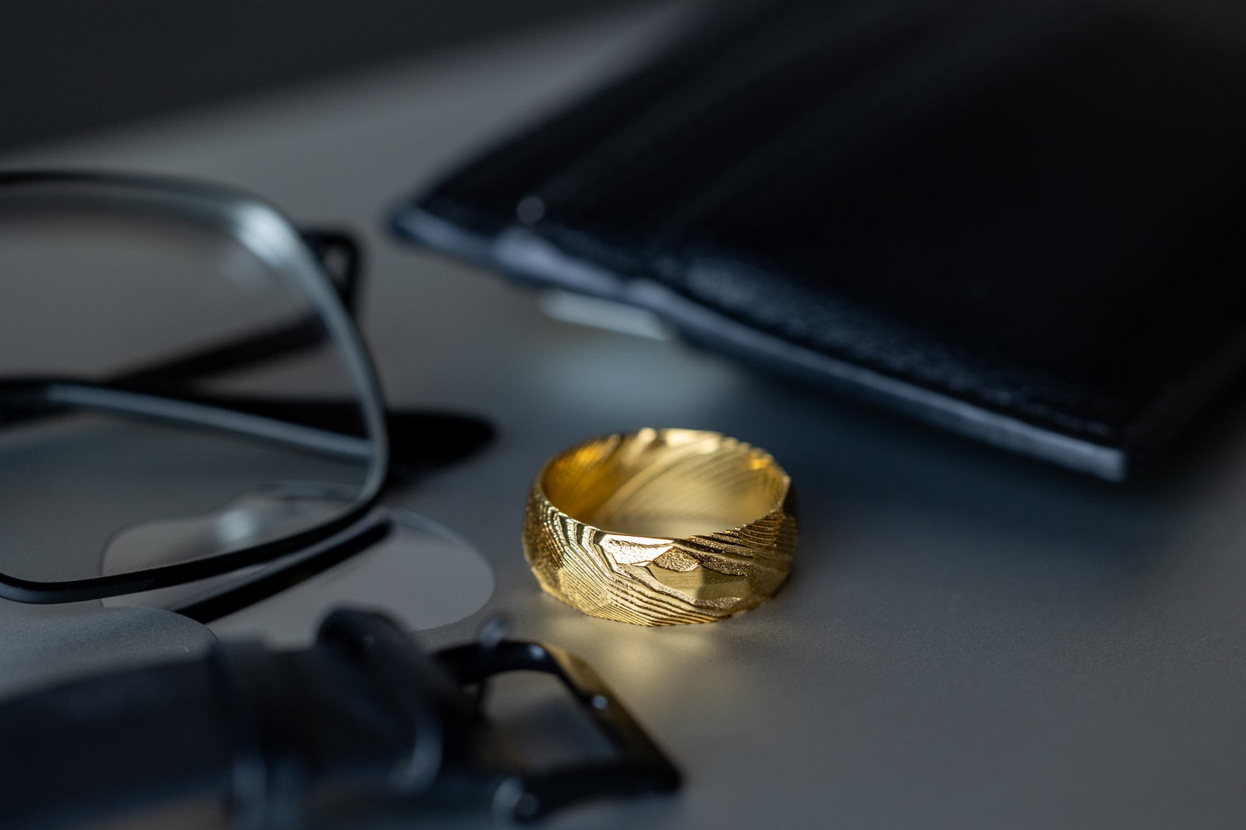 Golden Damascus - Gold Damascus Steel Ring, Hammered Damascus Band, 8mm