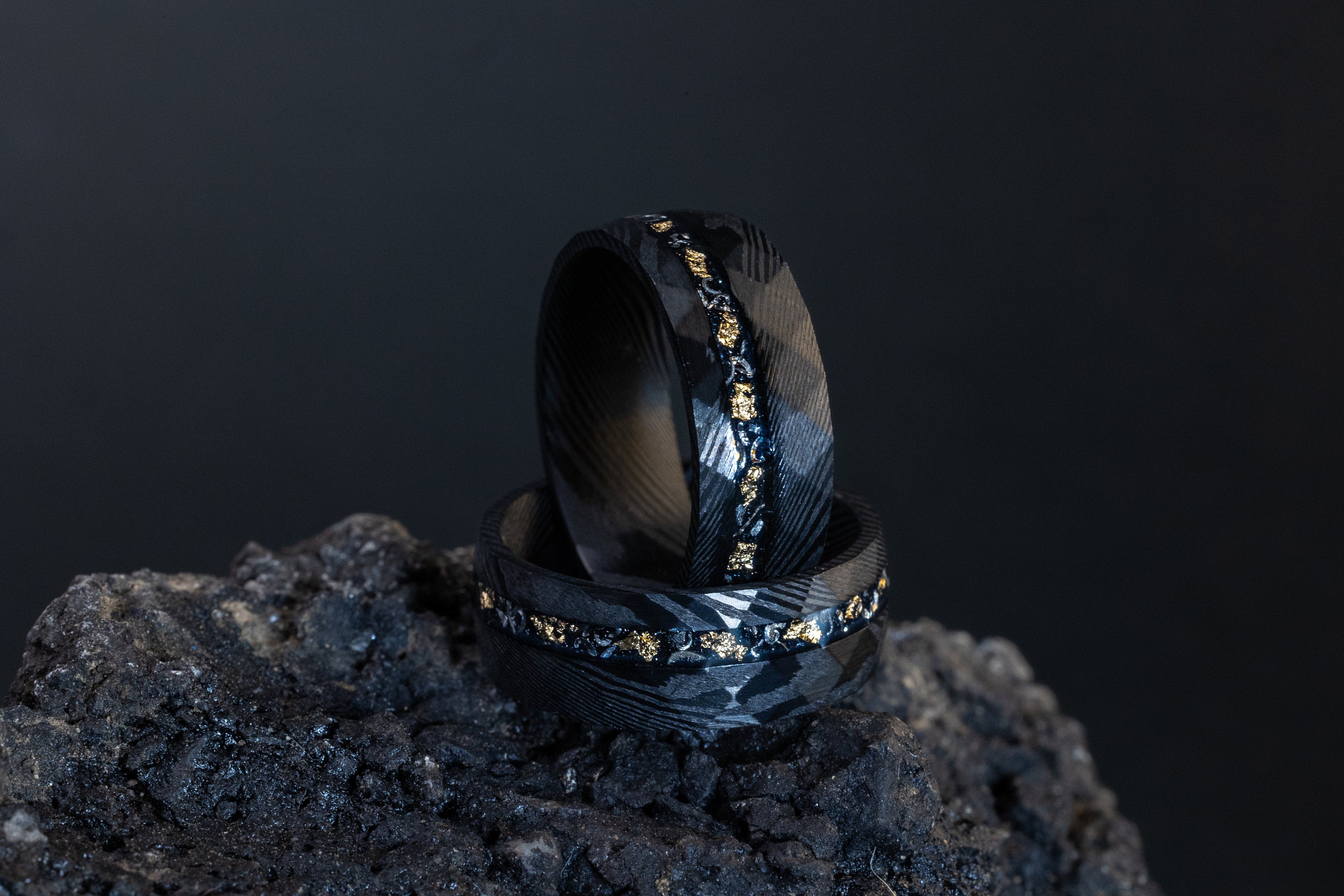 Damascus Meteorite & Crushed Gold Leaf, Crushed Gold Leaf Ring, Meteorite Ring, Man Wedding Band, Black Steel Hammered Ring, 8mm Ring