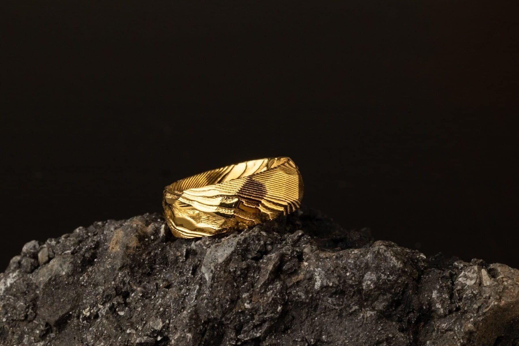 Golden Damascus - Gold Damascus Steel Ring, Hammered Damascus Band, 8mm