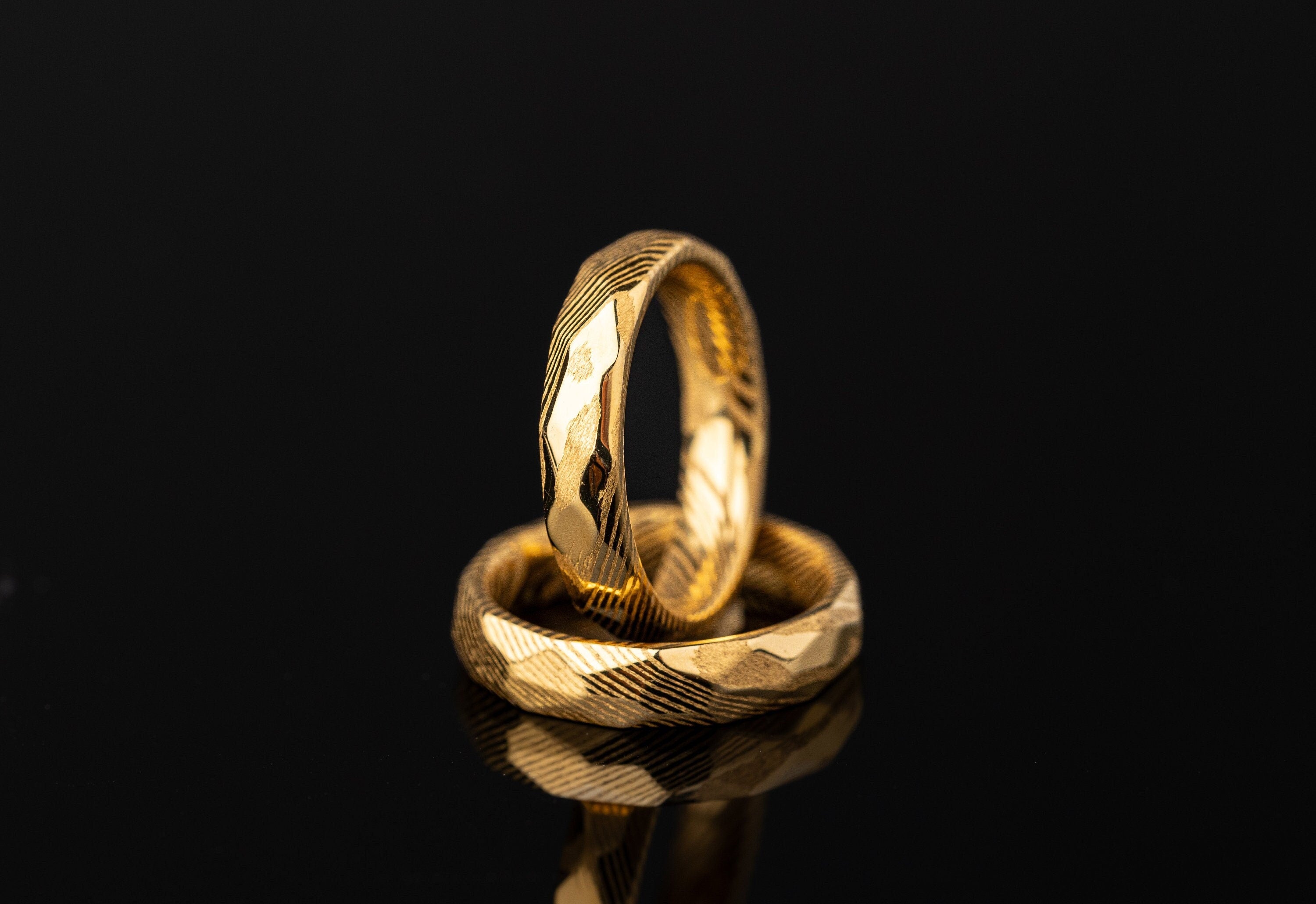 Gold Damascus Steel Ring, Hammered Damascus Band, Women Wedding Ring, Handmade Damascus Ring, Engagement Ring Women, Gold Hammered Ring, 4mm