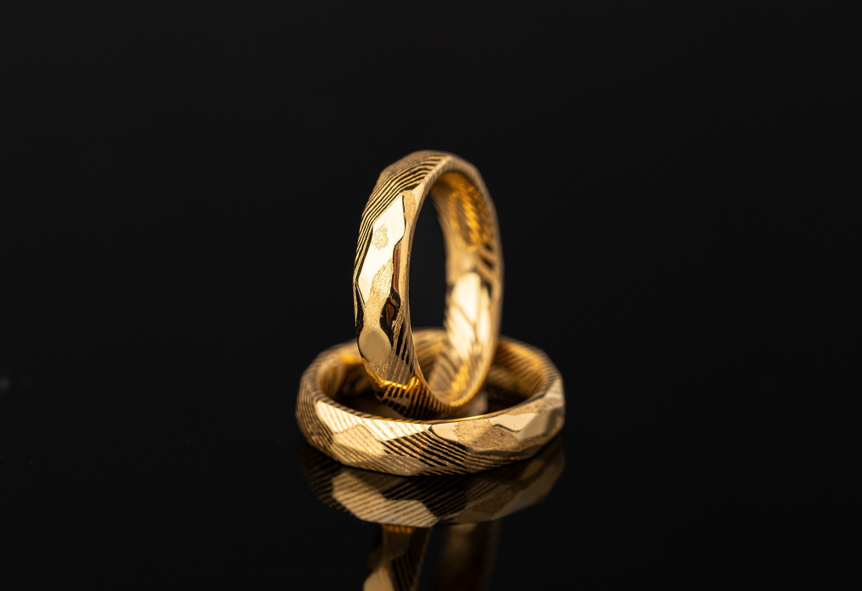 Gold Damascus Steel Ring, His and Hers Damascus Band, Couples Set Wedding Ring, Couples Handmade Ring, Engagement Ring, Gold Hammered Ring