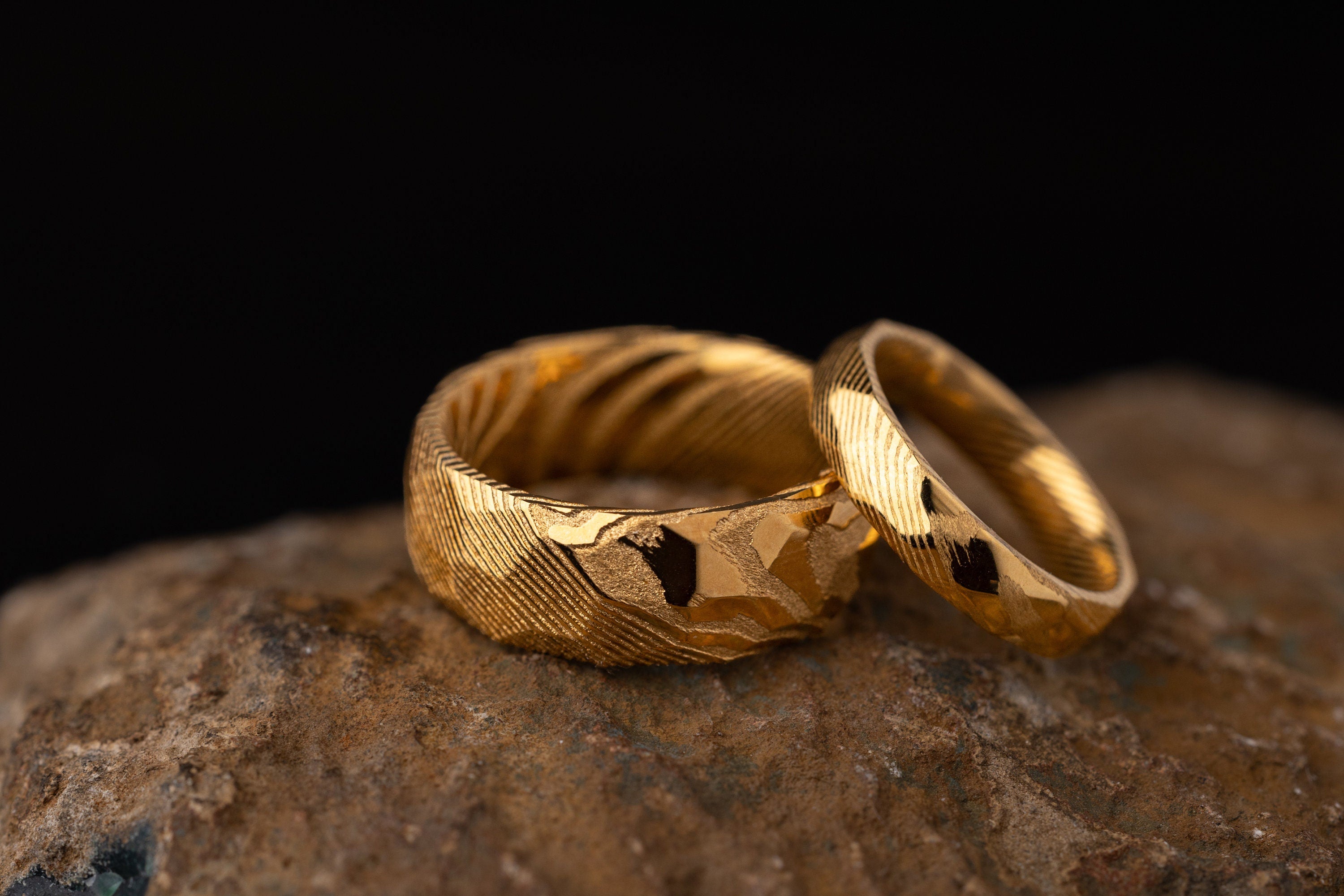 Gold Damascus Steel Ring, His and Hers Damascus Band, Couples Set Wedding Ring, Couples Handmade Ring, Engagement Ring, Gold Hammered Ring