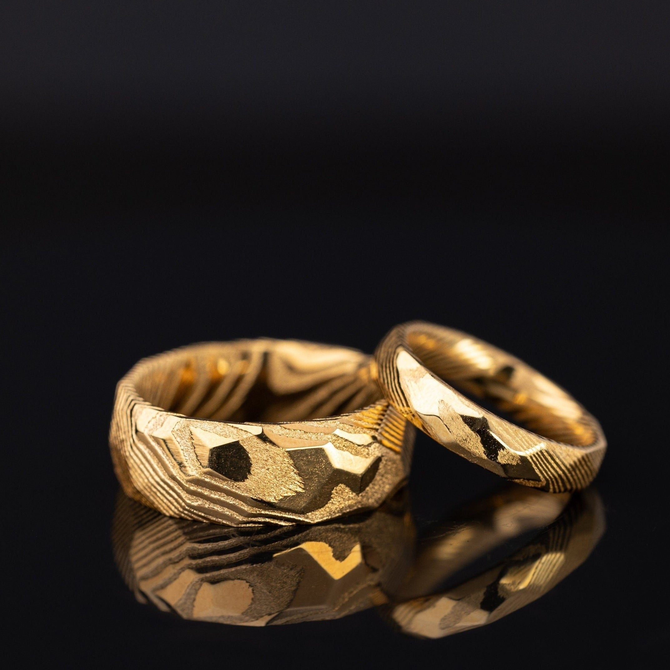 Gold Damascus Steel Ring, His and Hers Damascus Band, Couples Set Wedding Ring, Couples Handmade Ring, Engagement Ring, Gold Hammered Ring