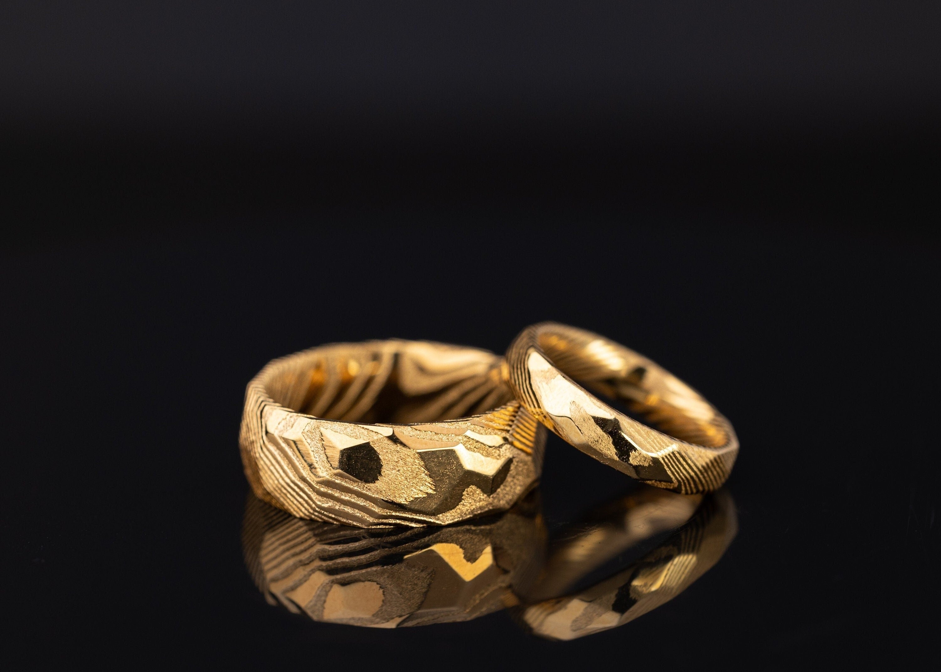 Gold Damascus Steel Ring, His and Hers Damascus Band, Couples Set Wedding Ring, Couples Handmade Ring, Engagement Ring, Gold Hammered Ring